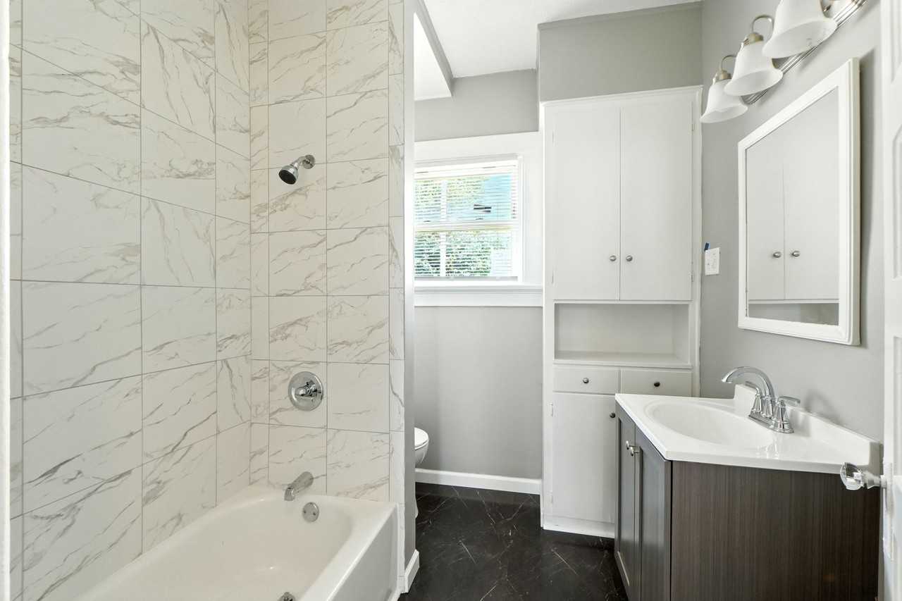 3706 Oliver St #1 - Photo 5 of 9