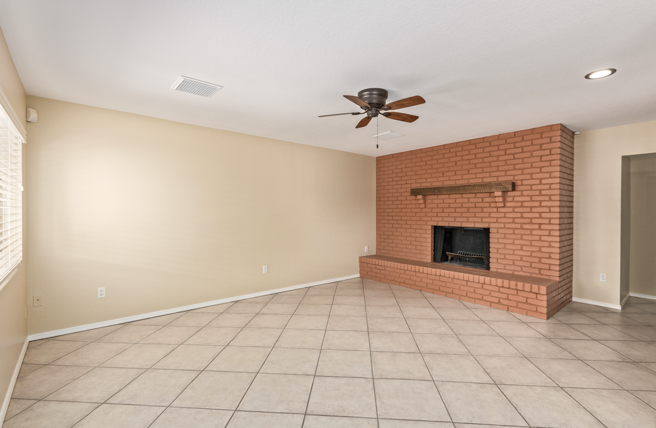 2113 E Pebble Beach Dr #1 - Photo 7 of 20