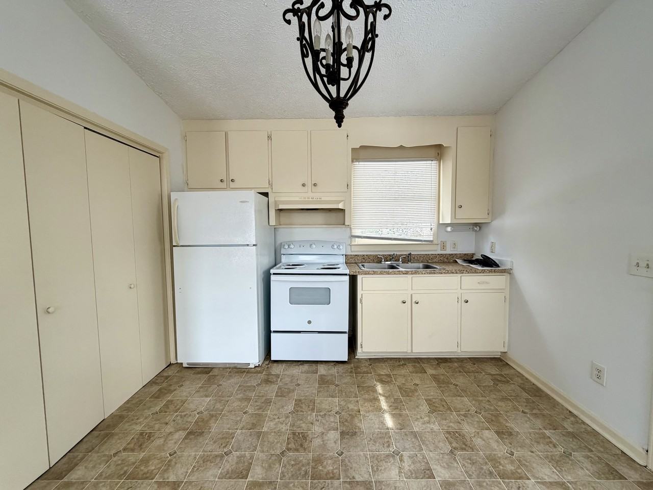 312 Clay St #1 - Photo 3 of 10