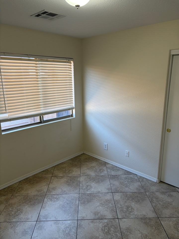 817 E Yuma Ave #1 - Photo 7 of 14