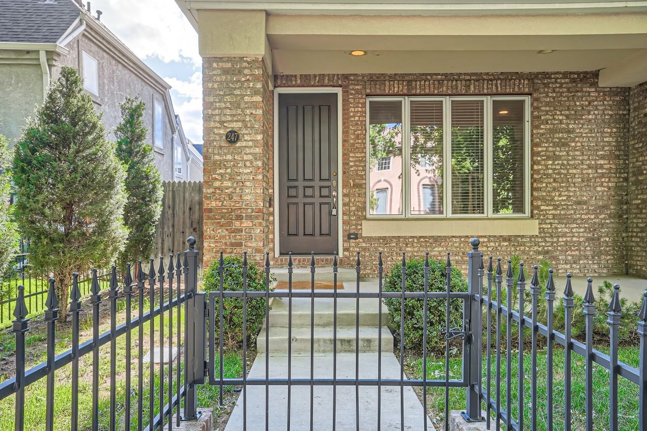 247 S Garfield St #1 - Photo 3 of 28