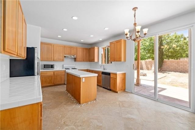 39221 Chantilly Ln #39221 - Photo 6 of 27