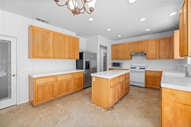 39221 Chantilly Ln #39221 - Photo 7 of 27