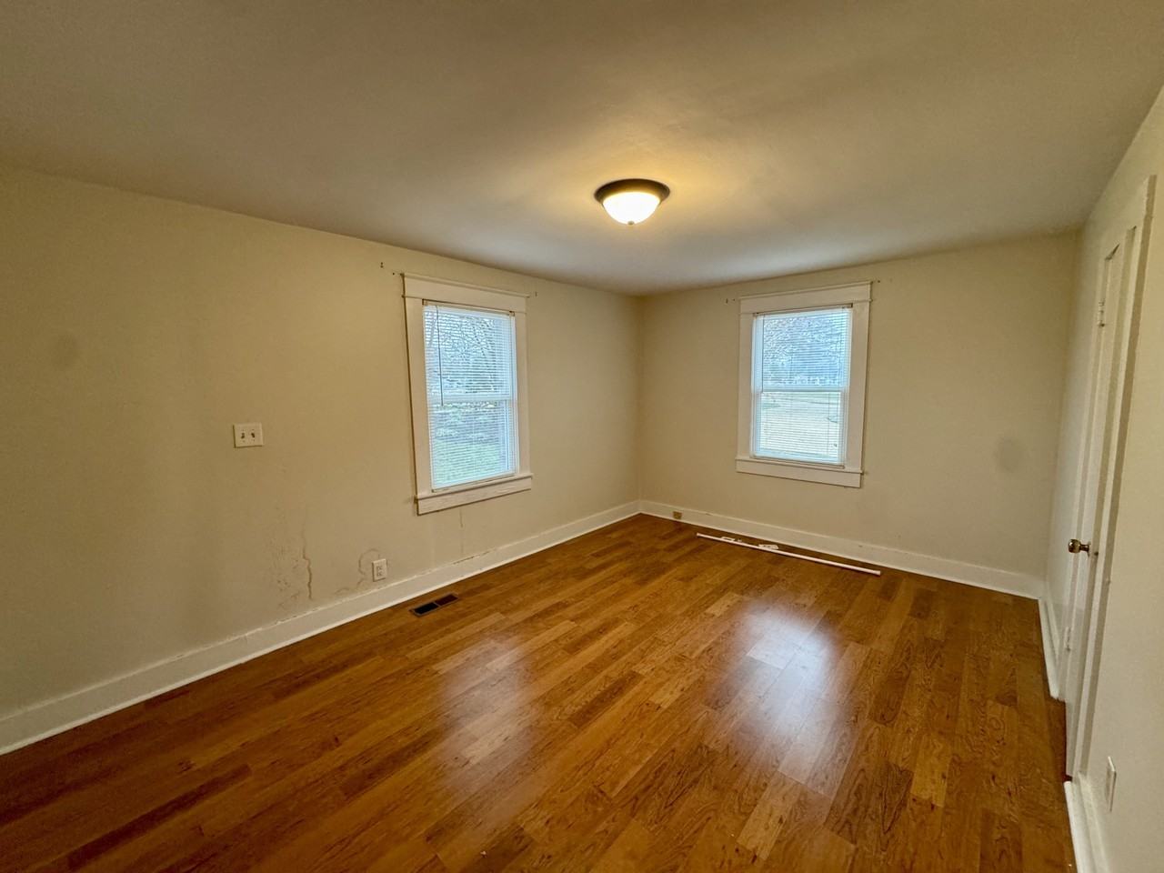 702 E Washington St #1 - Photo 7 of 9