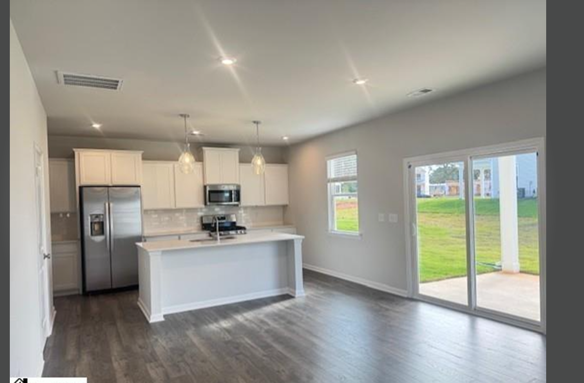 1004 Maridian St #1 - Photo 3 of 6