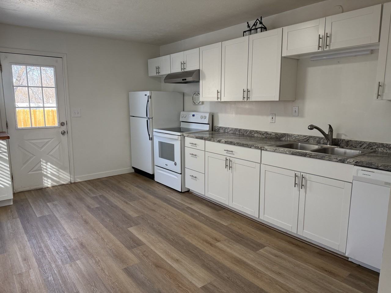 84 W Main St #1 - Photo 5 of 9