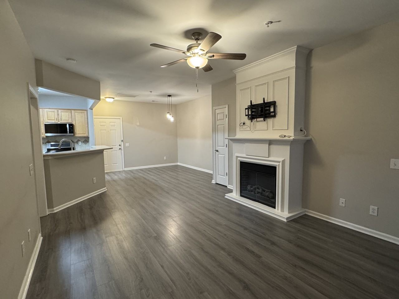 14907 Santa Lucia Dr #1 - Photo 4 of 10