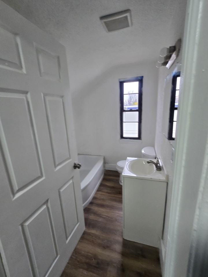 5026 Philip St #1 - Photo 7 of 10