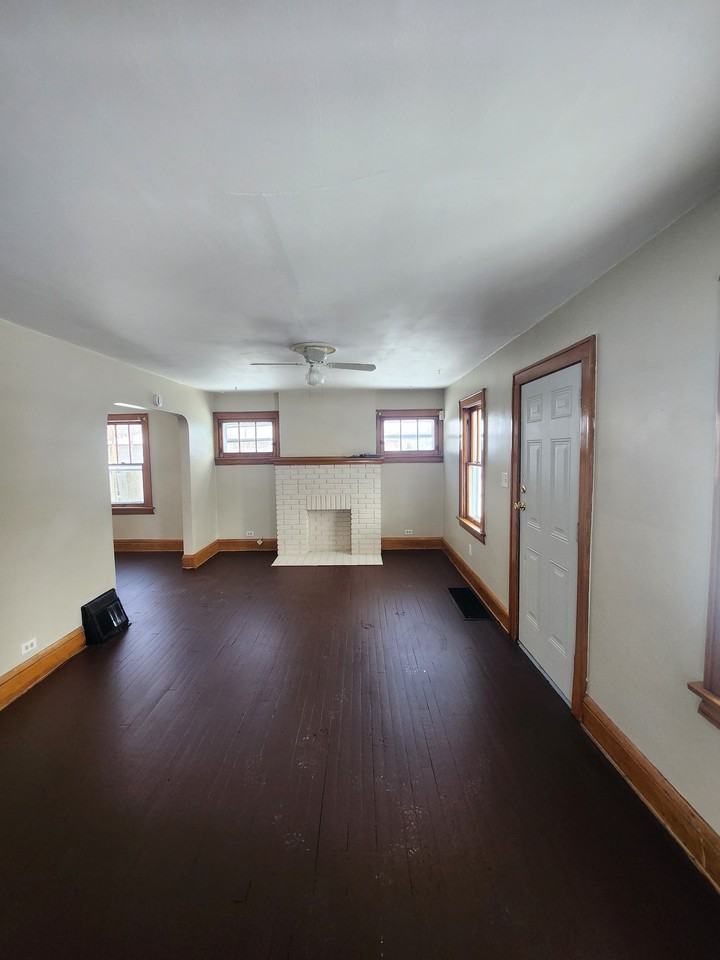 87 Brighton Dr #1 - Photo 2 of 8