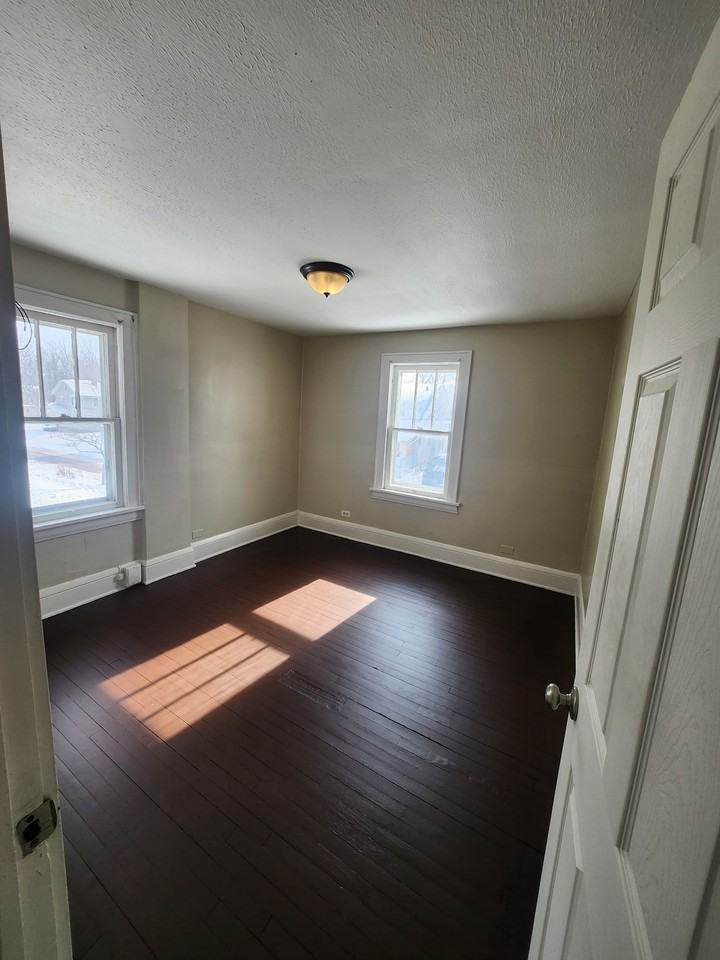 87 Brighton Dr #1 - Photo 6 of 8