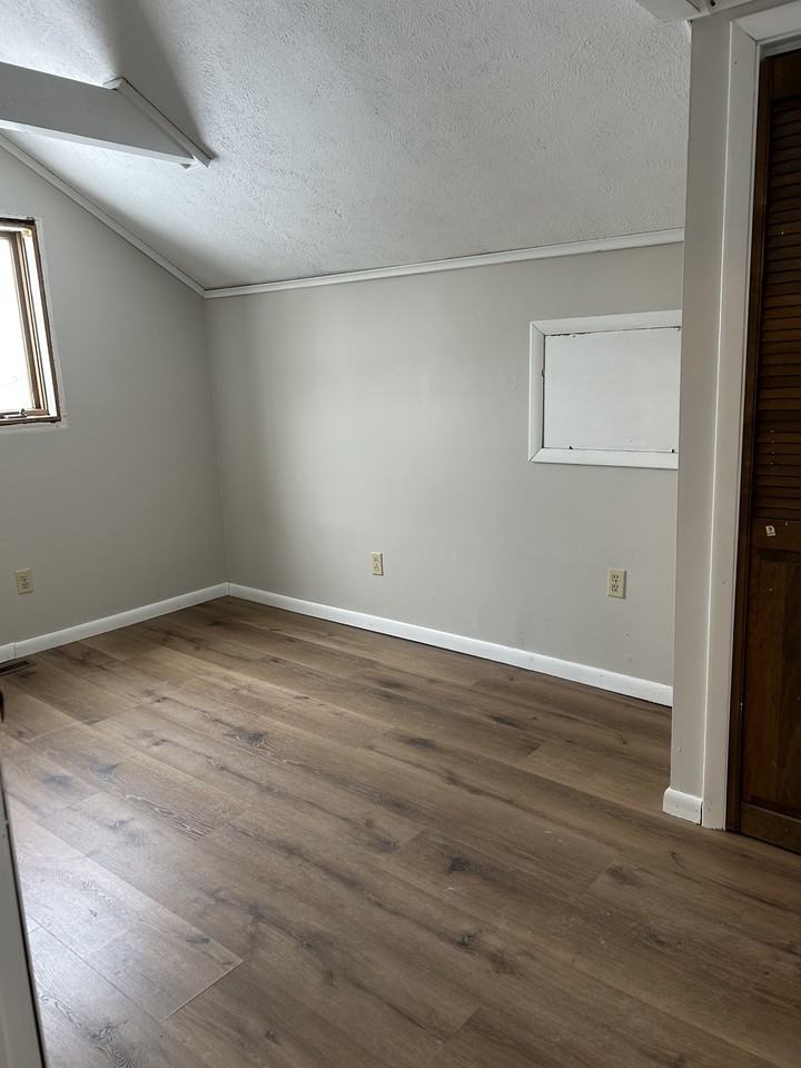 245 E Walnut St #D - Photo 7 of 9