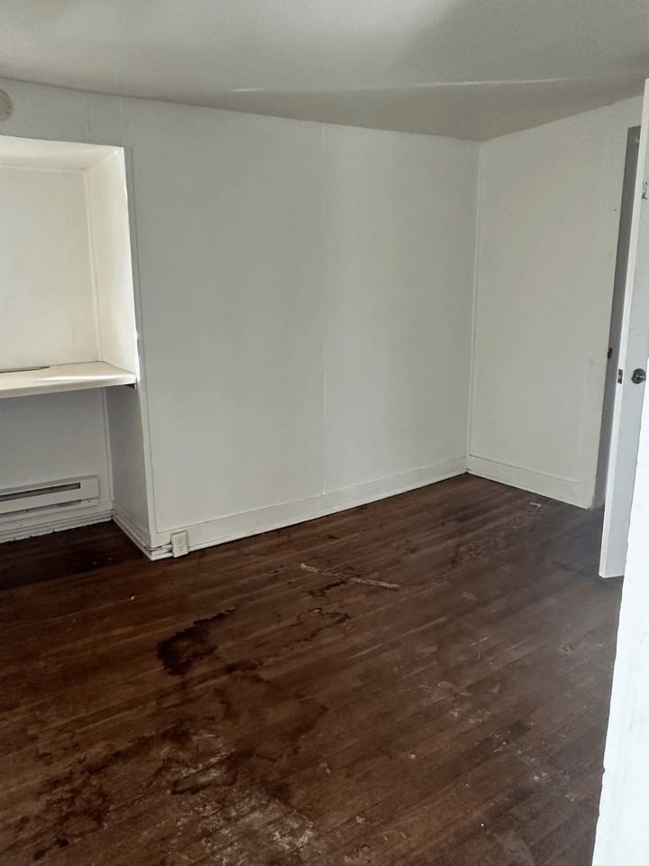 639 1/2 W Pleasant St #639-5 - Photo 2 of 6