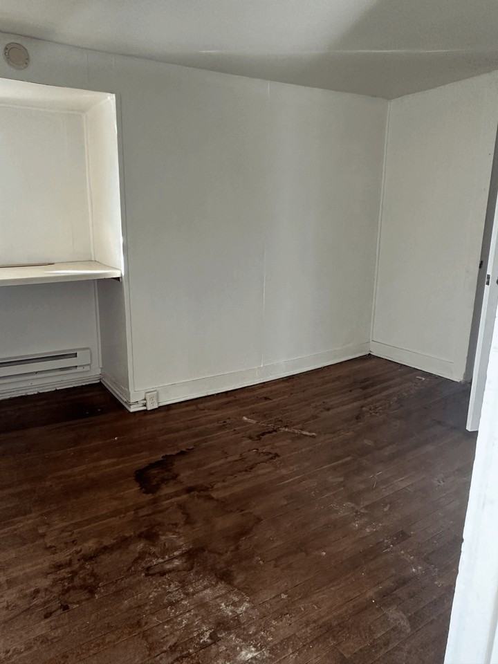 639 1/2 W Pleasant St #639-5 - Photo 3 of 6