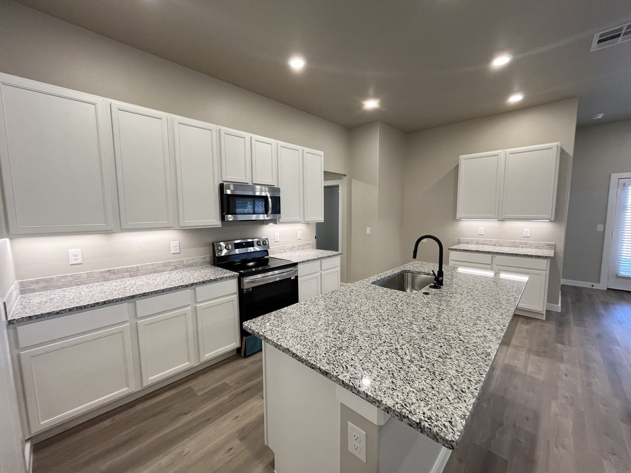 1301 Ross Ave #1 - Photo 6 of 30