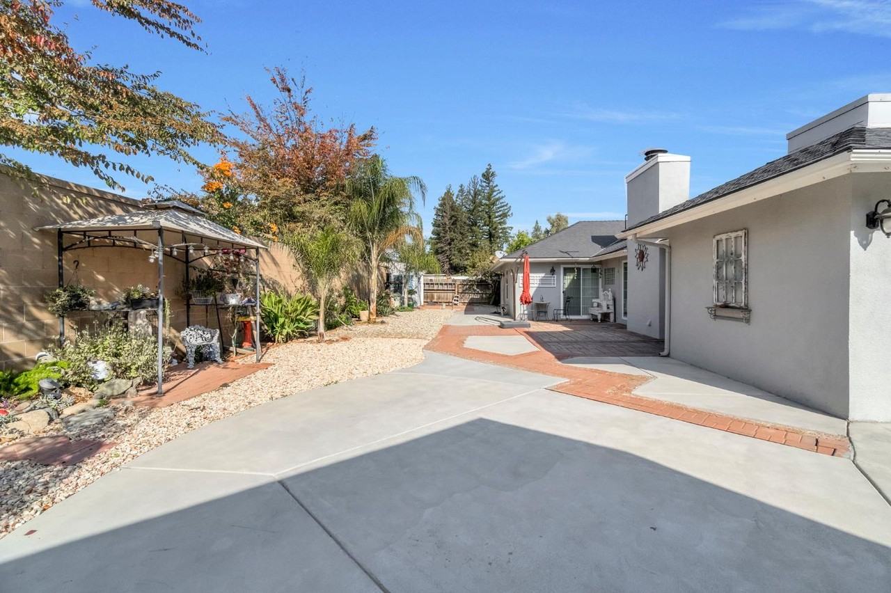 6733 N Alva Ave #1 - Photo 3 of 25