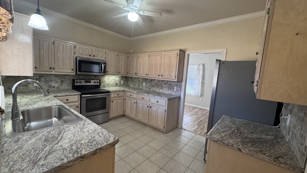 607 Mustang Dr #1 - Photo 4 of 19