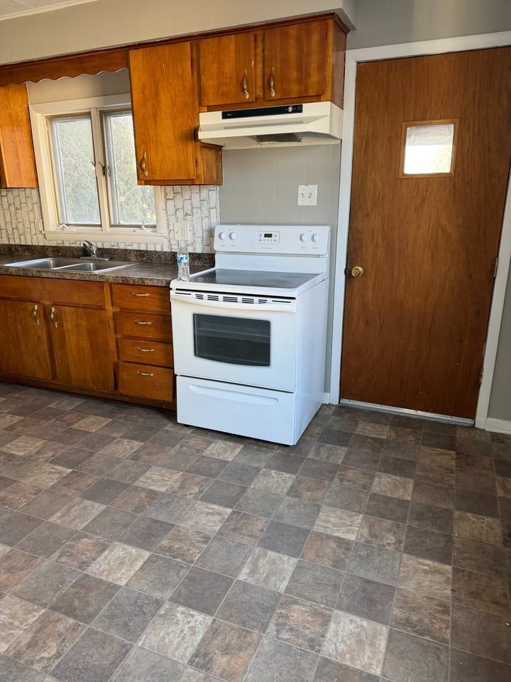 514 E Garden St #1 - Photo 3 of 14