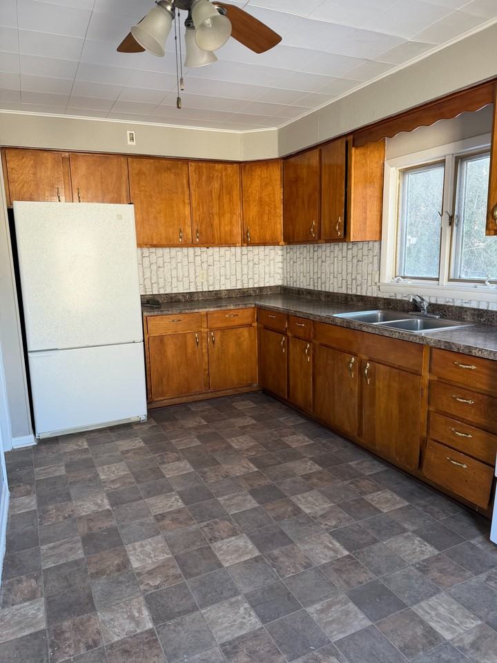 514 E Garden St #1 - Photo 4 of 14