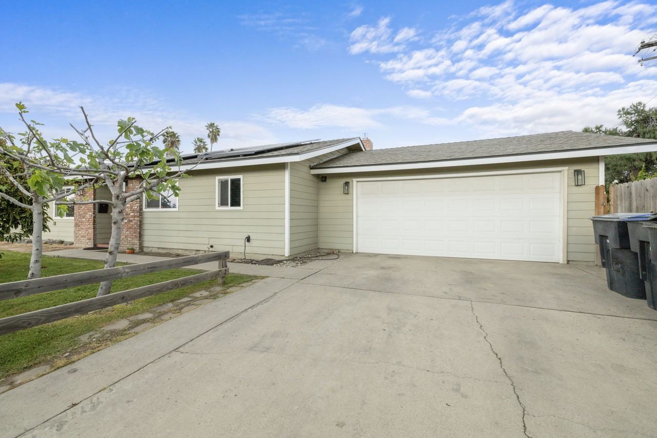 1212 S Demaree St #1 - Photo 2 of 27