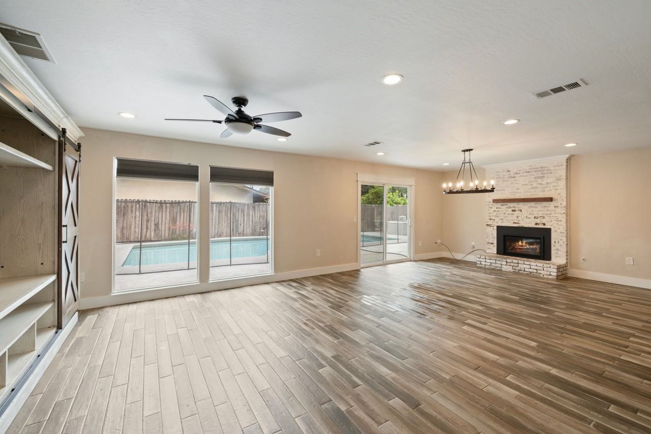 1212 S Demaree St #1 - Photo 5 of 27