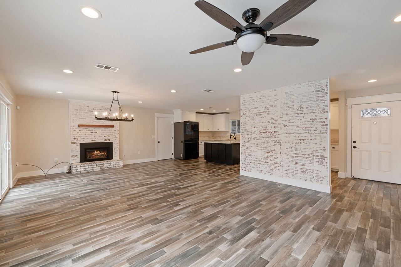 1212 S Demaree St #1 - Photo 7 of 27