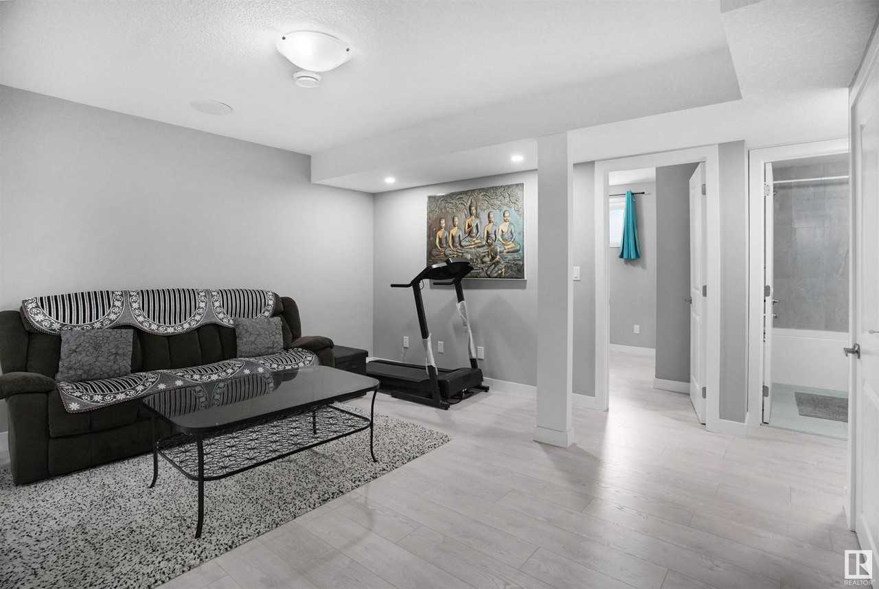 2333 Wonnacott Cres Sw #BS - Photo 2 of 8