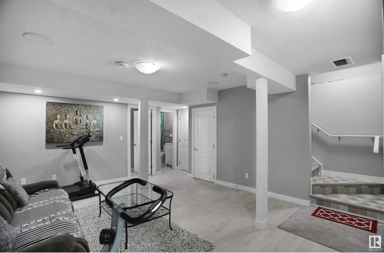 2333 Wonnacott Cres Sw #BS - Photo 4 of 8