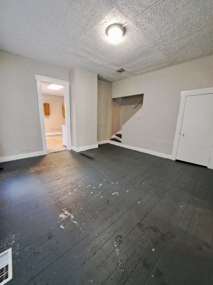 830 Oak St #830 - Photo 2 of 10