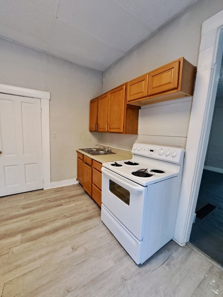 830 Oak St #830 - Photo 5 of 10