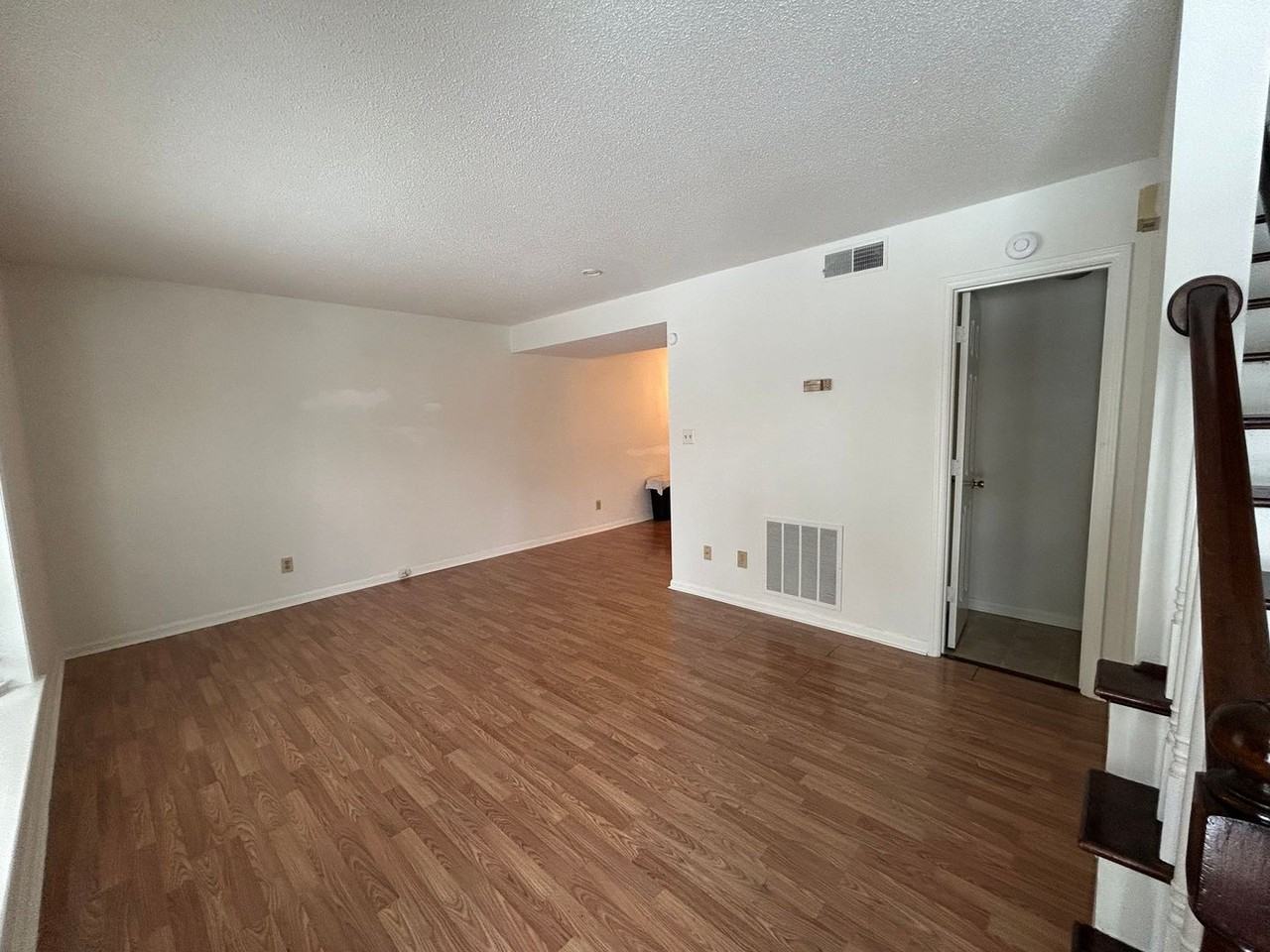 405 Herndon Dr - Photo 4 of 12