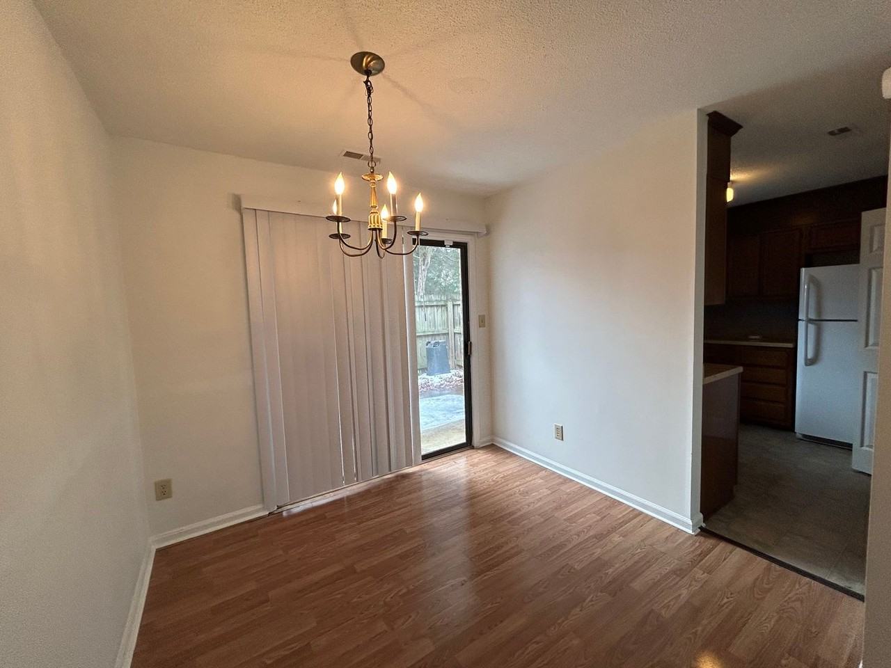 405 Herndon Dr - Photo 5 of 12