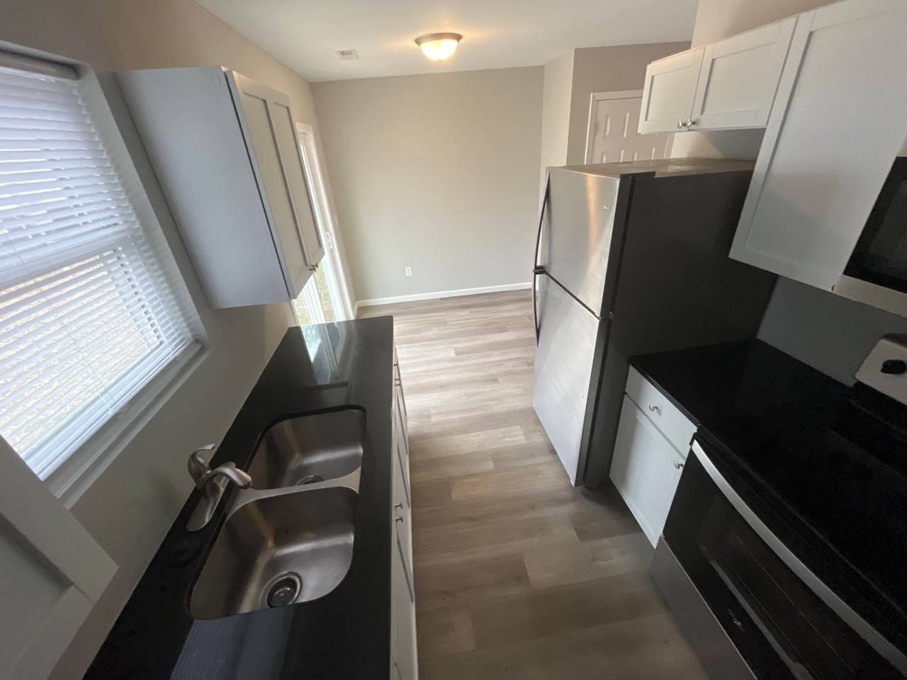 301 7th Street - Photo 4 of 10