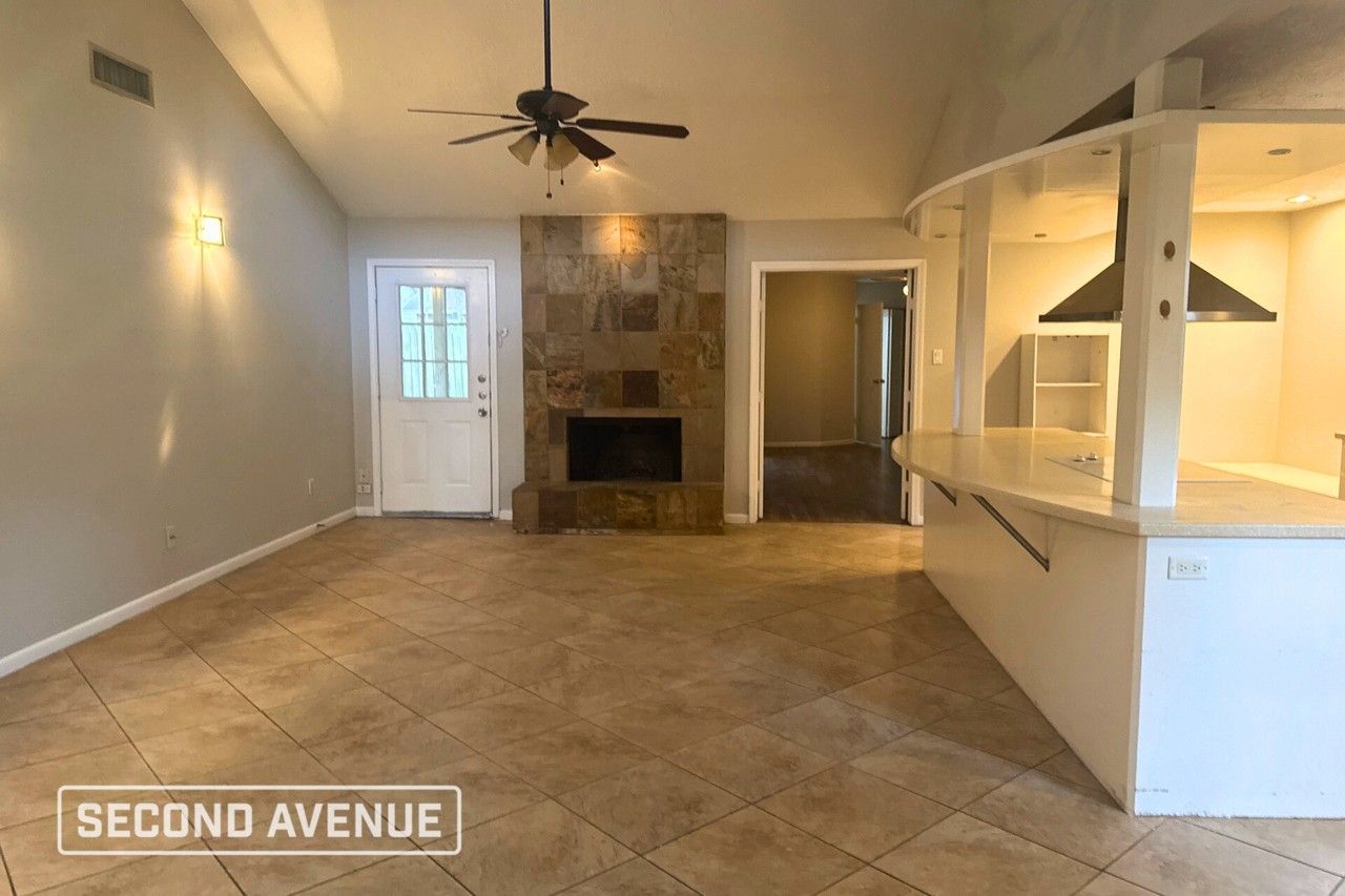 23507 Canyon Lake Dr - Photo 2 of 13