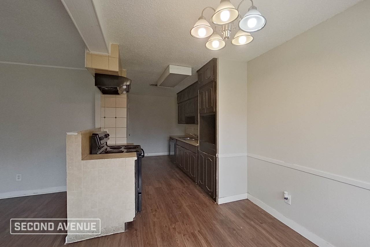 2810 Plaza St - Photo 7 of 14