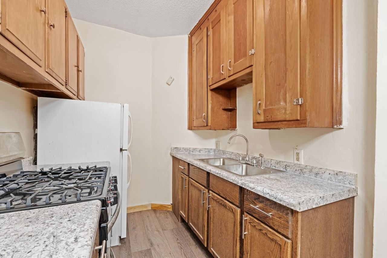 602 Mendota St #6 - Photo 3 of 10