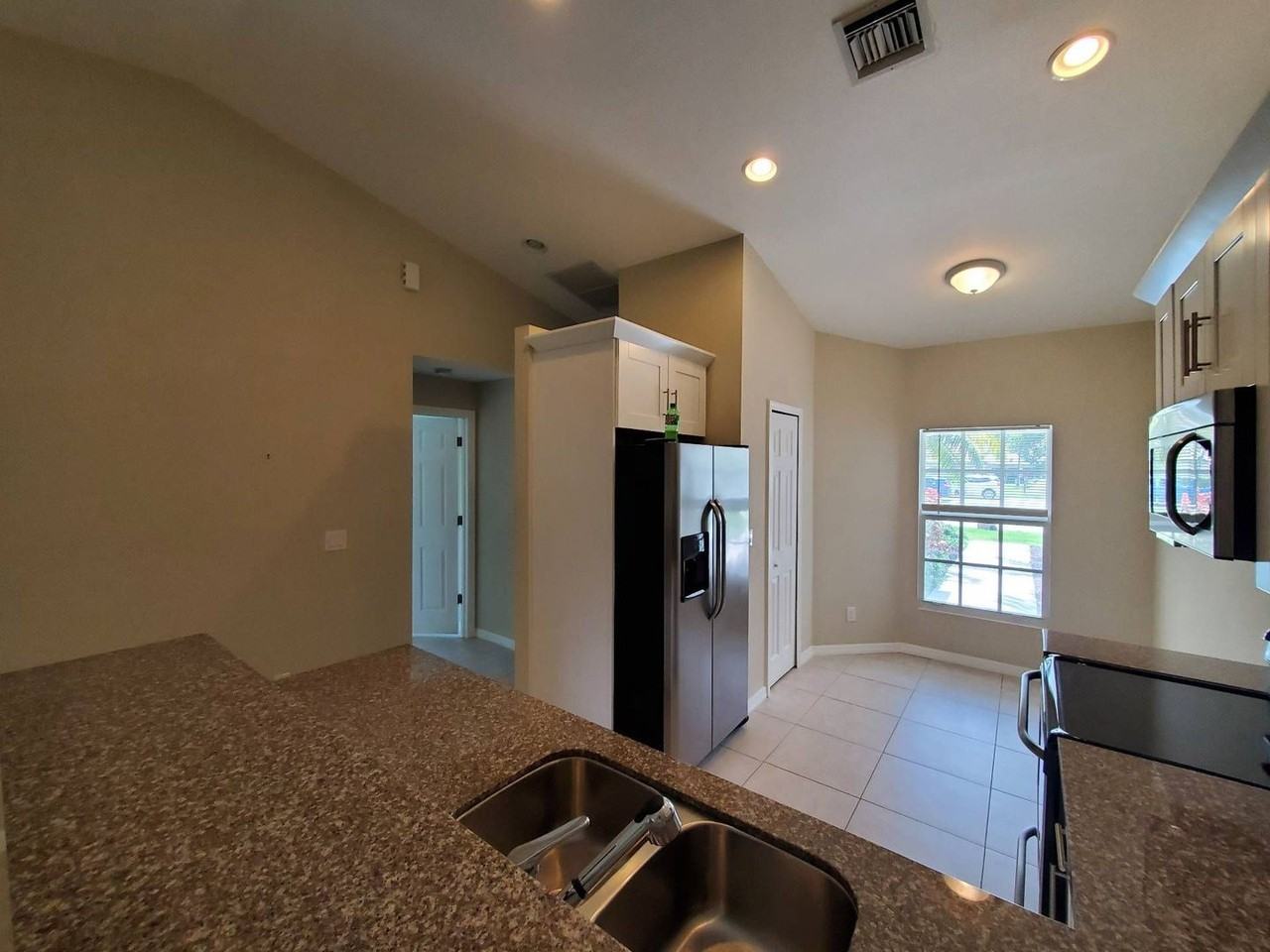 4701 Se 4th Pl - Photo 3 of 22