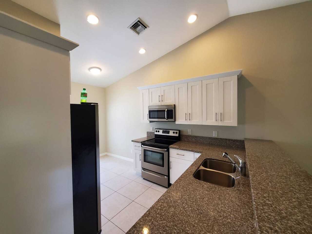 4701 Se 4th Pl - Photo 4 of 22