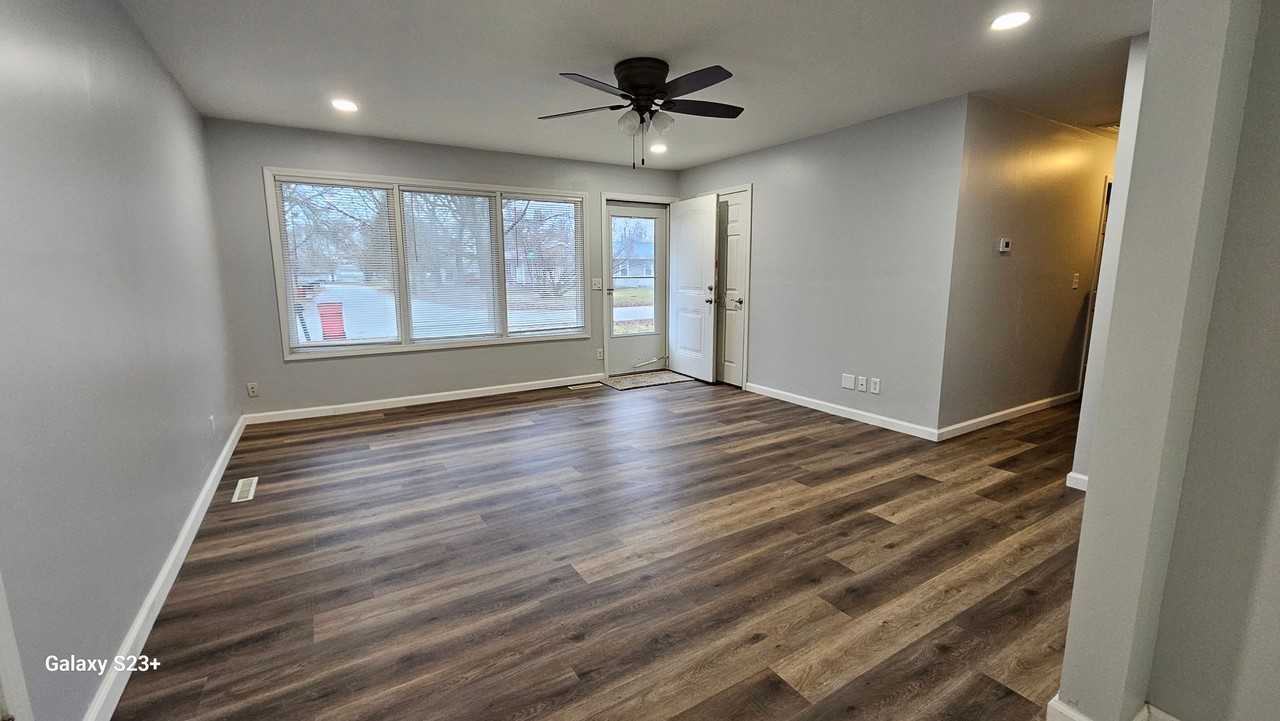 1212 Holiday Dr - Photo 6 of 18