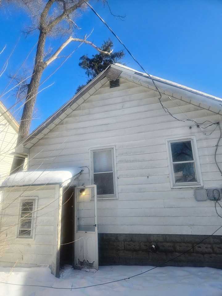 16197 Steel St - Photo 2 of 11