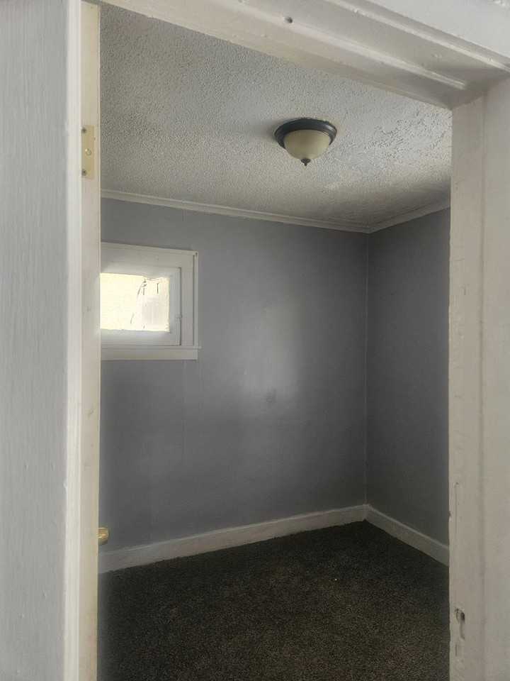 16197 Steel St - Photo 4 of 11