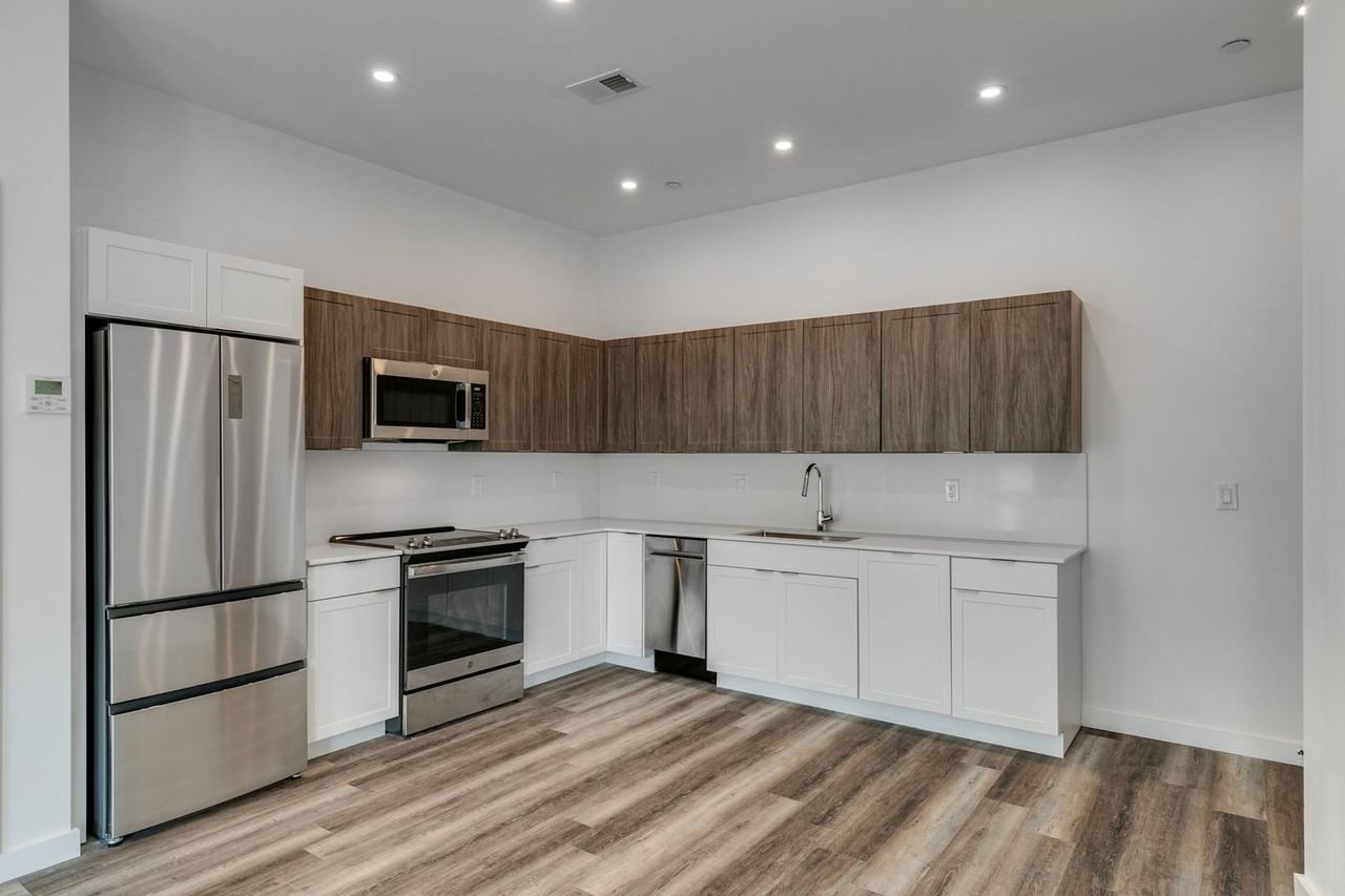 860 N 3rd St - Photo 5 of 31