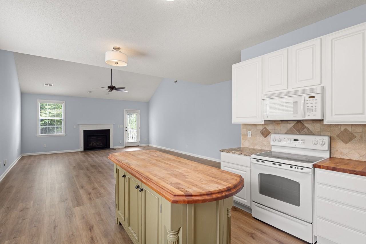 3 Summer Meadow Rd - Photo 6 of 28