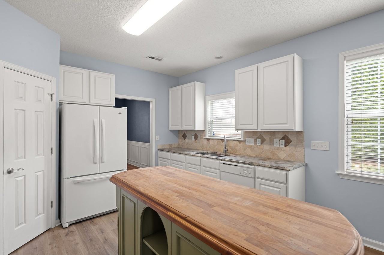 3 Summer Meadow Rd - Photo 7 of 28