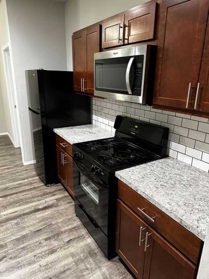 7713 Leichter Ave - Photo 5 of 15