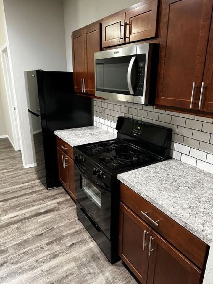 7713 Leichter Ave - Photo 6 of 15