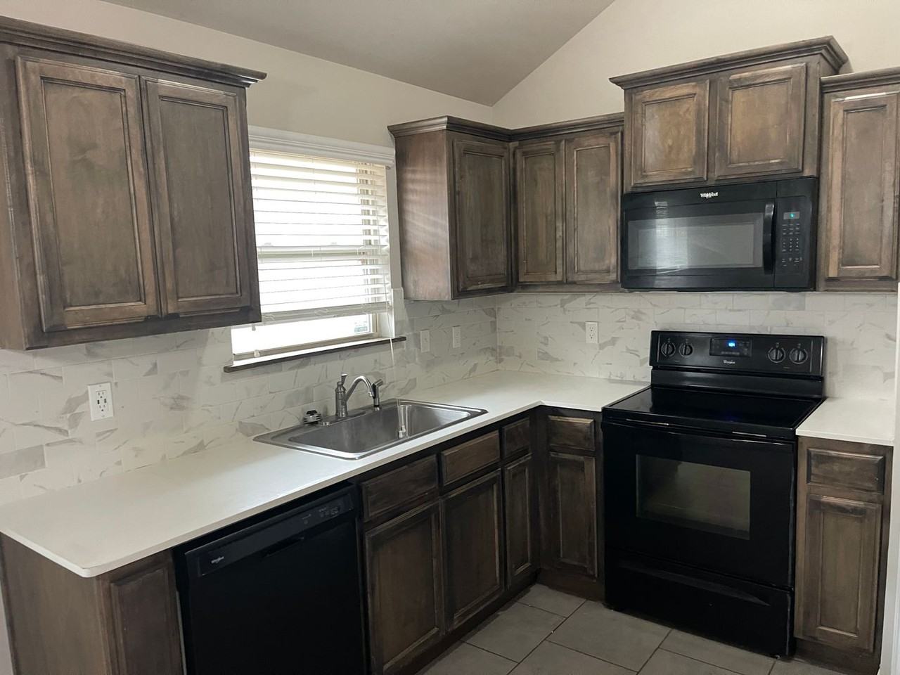 4717 Pyrope Ln - Photo 6 of 13