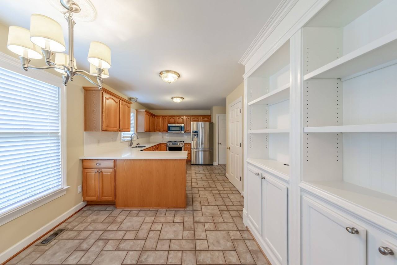 2204 Palisade Ct - Photo 6 of 27