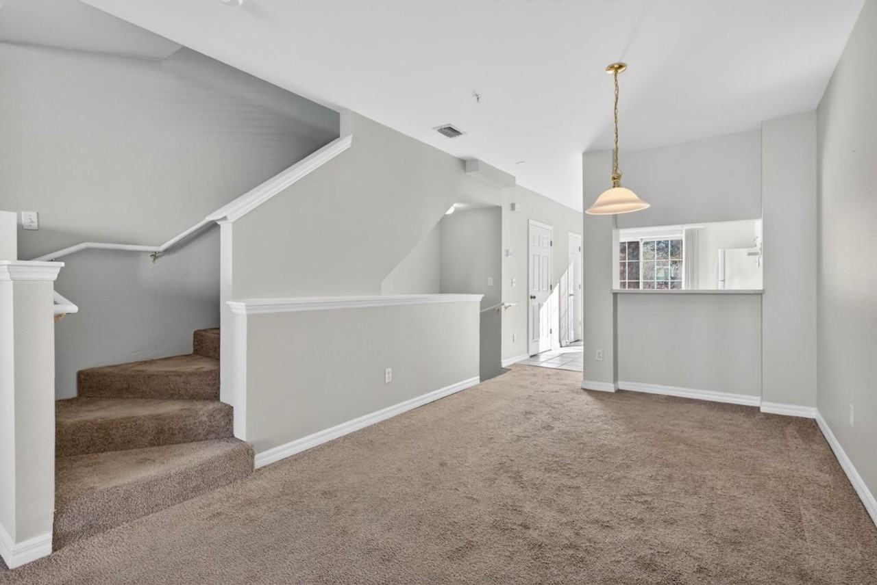 340 E Ashley St - Photo 6 of 21