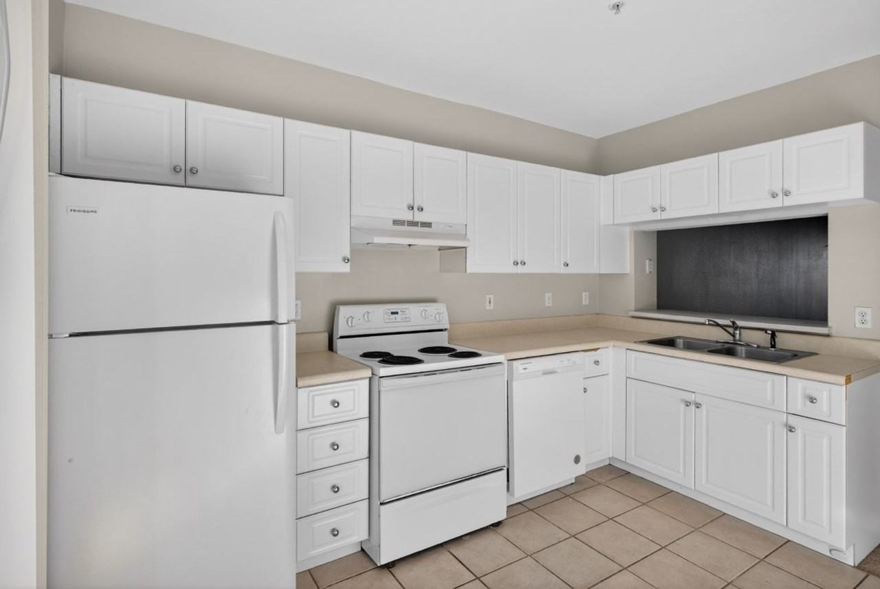 340 E Ashley St - Photo 7 of 21