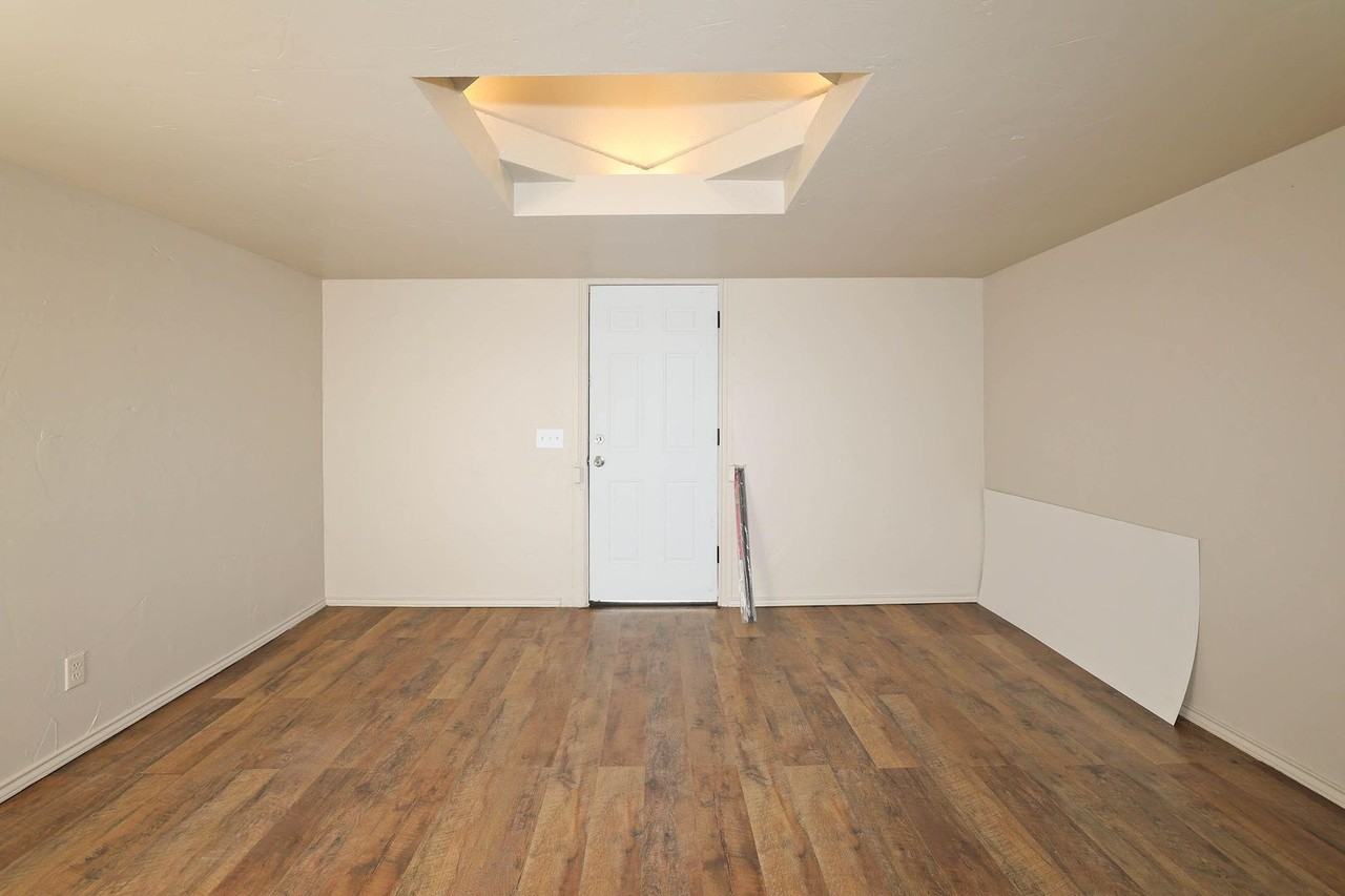 4240 Sw 10th Ave Rear - Photo 4 of 8